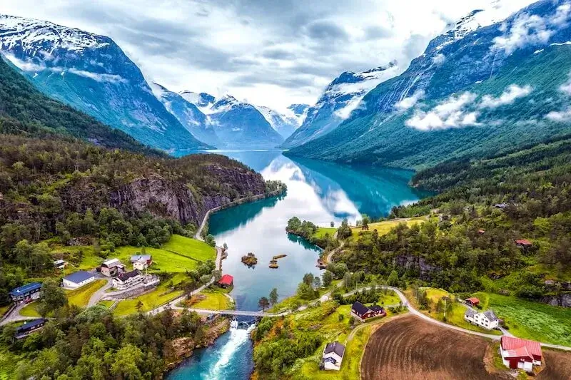 Ile Norwegia ma ludności?