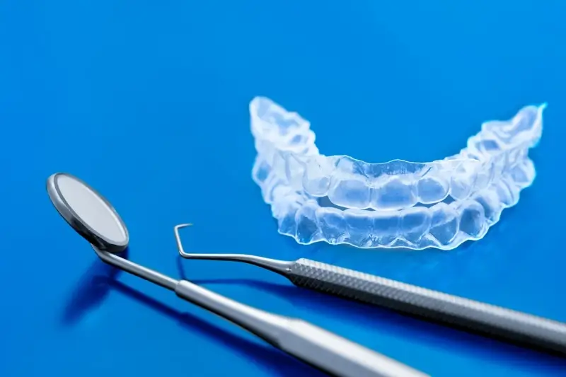 Invisalign a zwykły aparat?