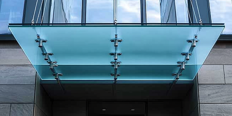 Daszek szklany nad drzwi